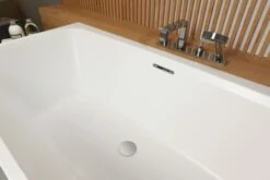 Riho Freistehende Badewanne ADORE B2W 180x86 Cm, Wandstehend, B086001005 7 Riho Freistehende Badewanne ADORE B2W 180x86 Cm, Wandstehend, B086001005 -Grohe Verkauf BD04005 adore detail 02 chrome cover 600x600